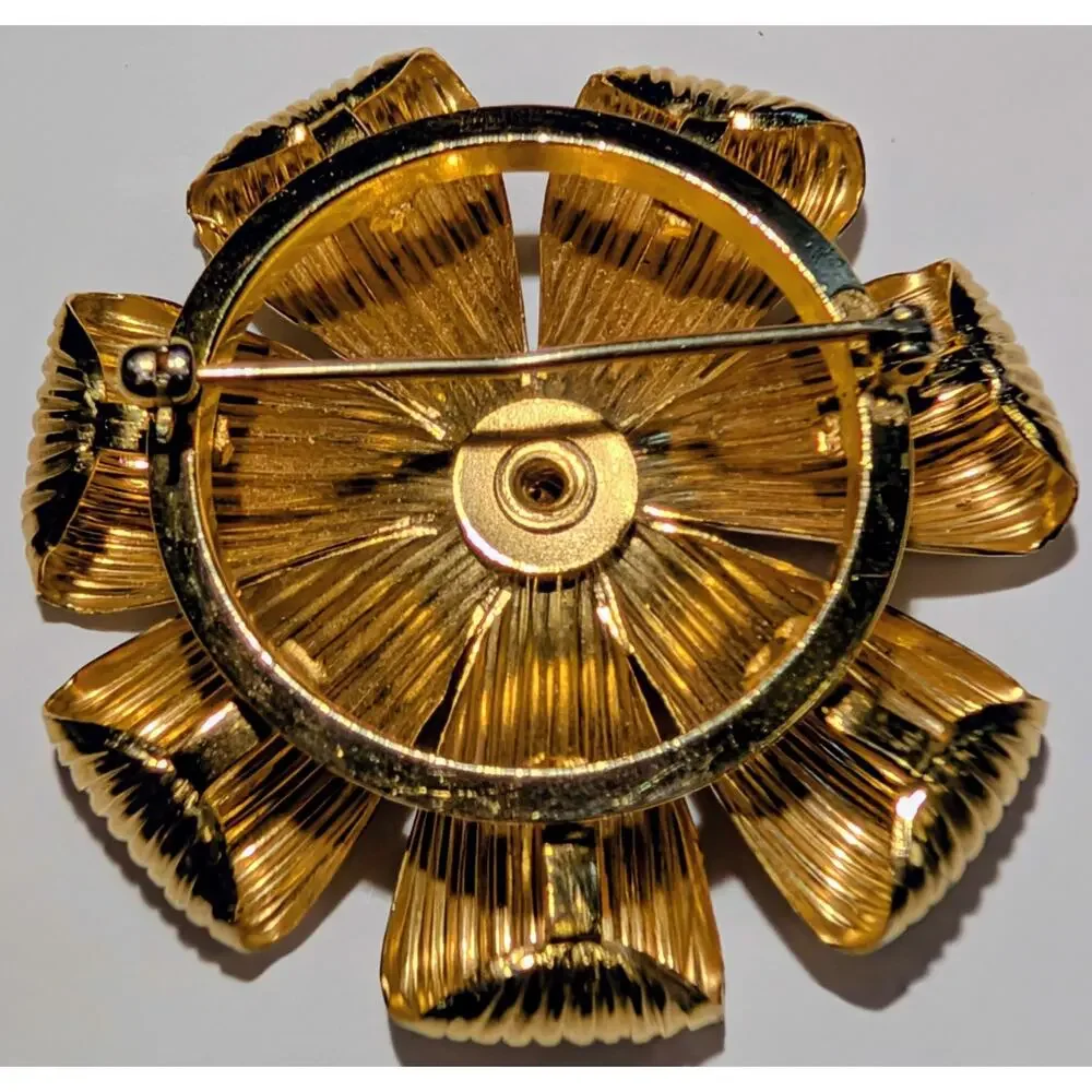 Vtg Daisy Gold Tone Brooch 2